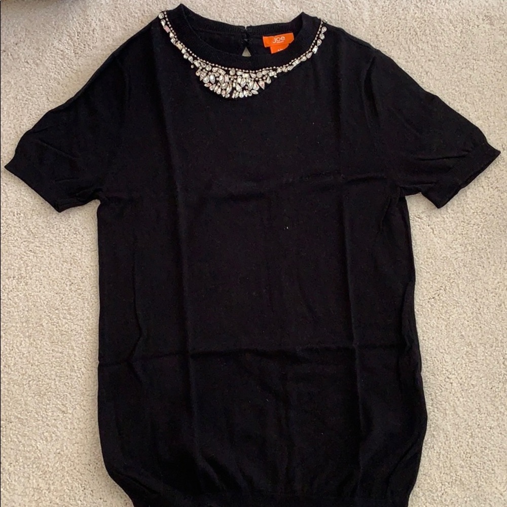 black short sleeved sweater with jeweled collar